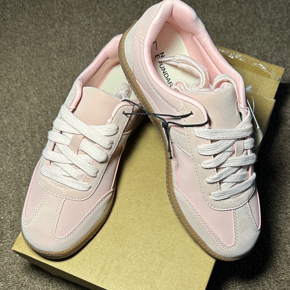 No Boundaries Light Pink Women's Lace-Up Athletic Sneakers - Picture 2 of 7